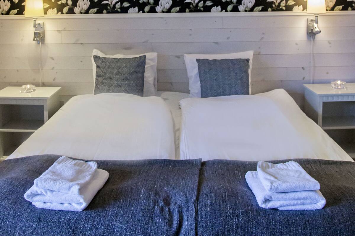 individually decorated, individually furnished, desk, soundproofing