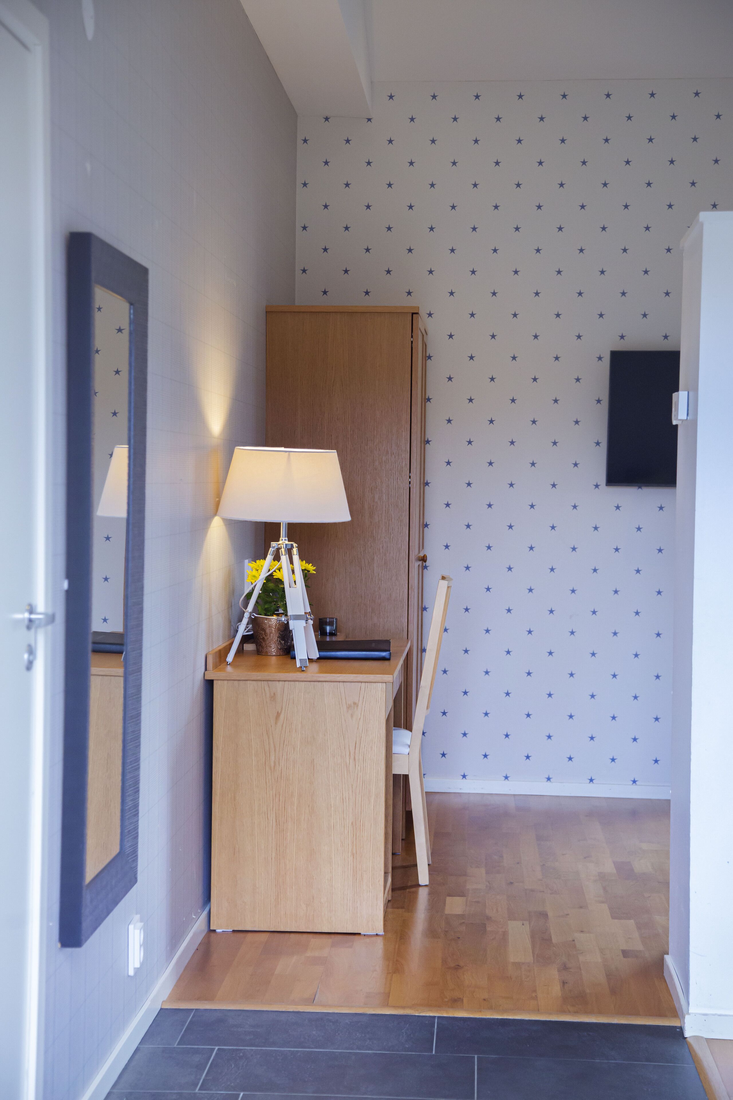 individually decorated, individually furnished, desk, soundproofing