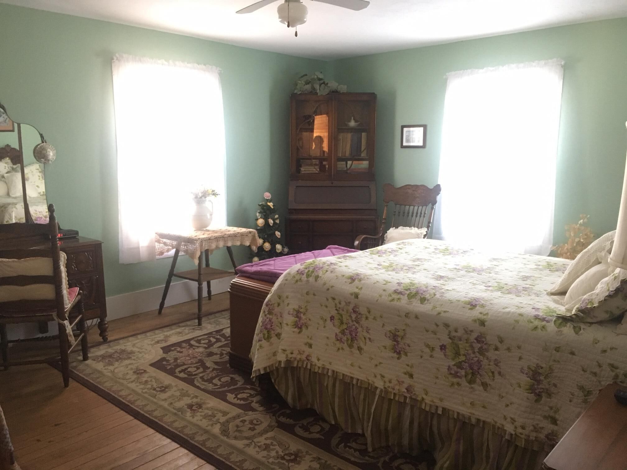 Relax in a Peaceful Country Home in the Blue Ridge Mountains. Enjoy Local Events