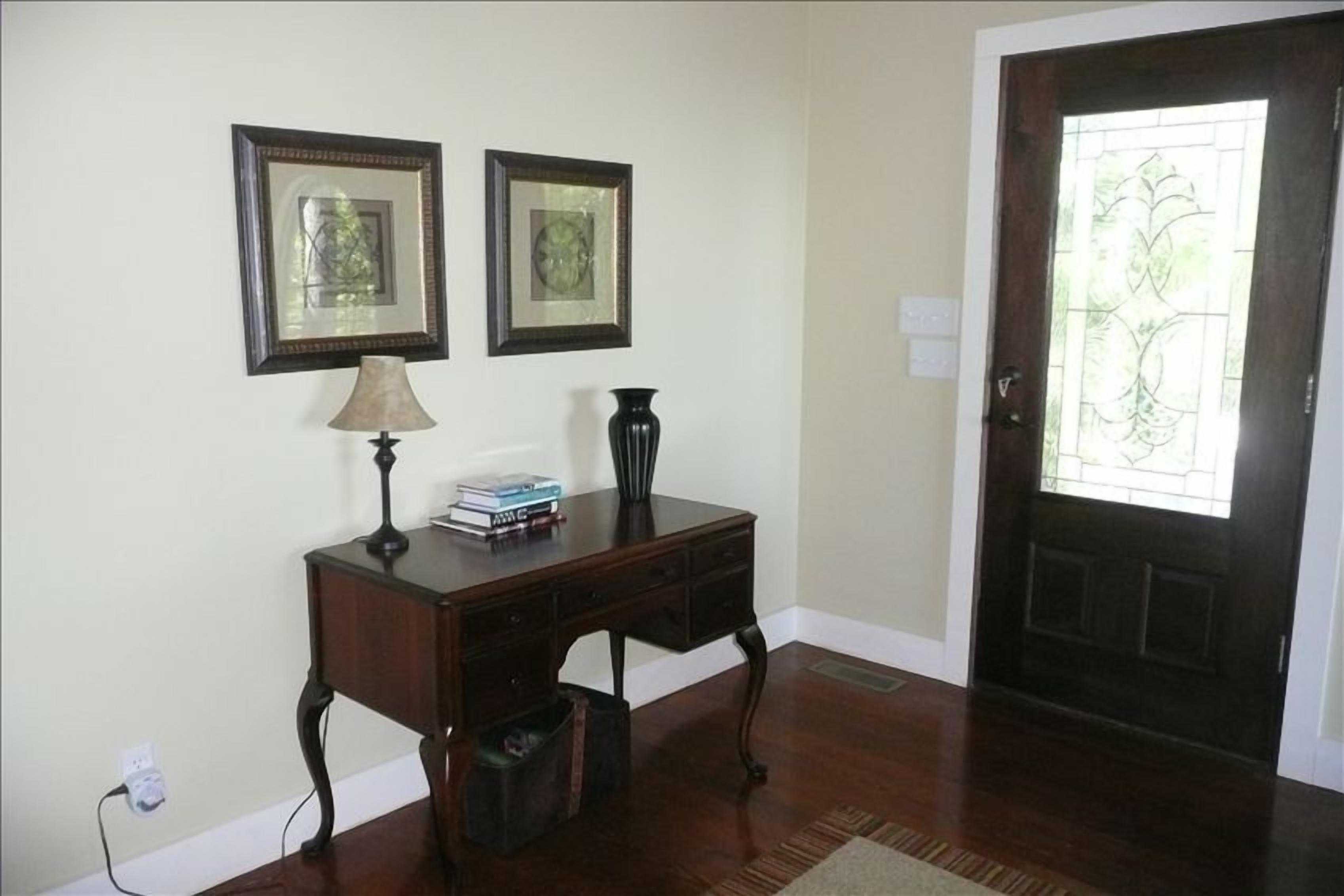 Tree House Views, large deck, Wifi 