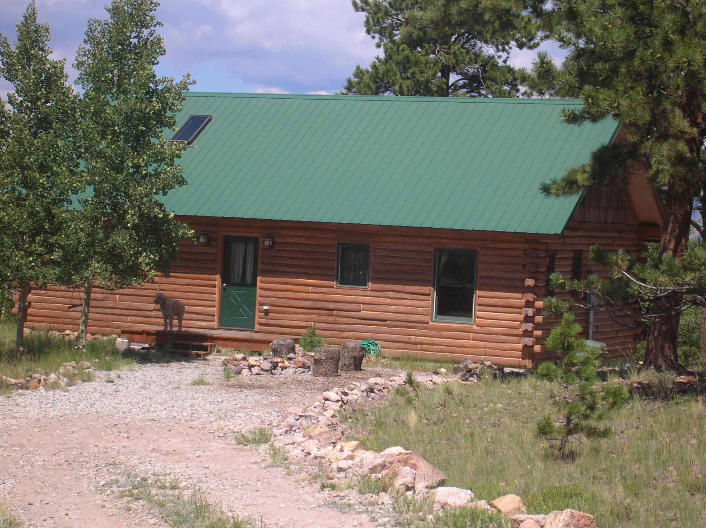 Remote Log Cabin Artist Retreat - comfort, serenity - spectacular views!!