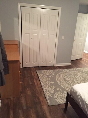 5 bedrooms, WiFi, bed sheets