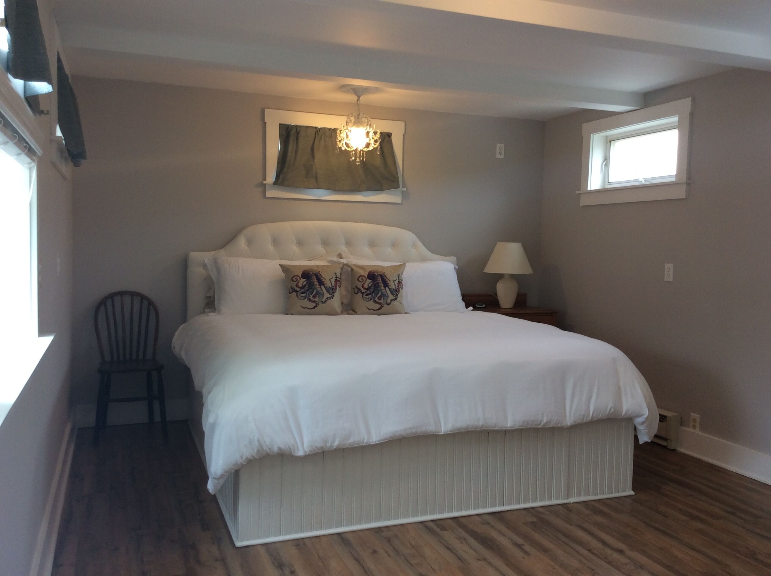 🌹GardenSuite🌹 King Bed.Steps from Everything in Village.WIFI.Breakfast.Relax