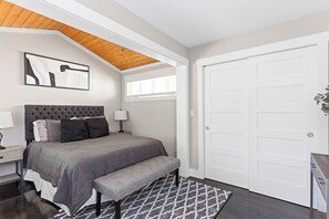 4 habitaciones, tabla de planchar con plancha, cuna de viaje y wifi 
