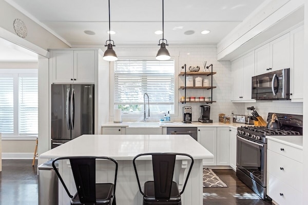 ثلاجة، ميكروويف، فرن، موقد طهي مسطح