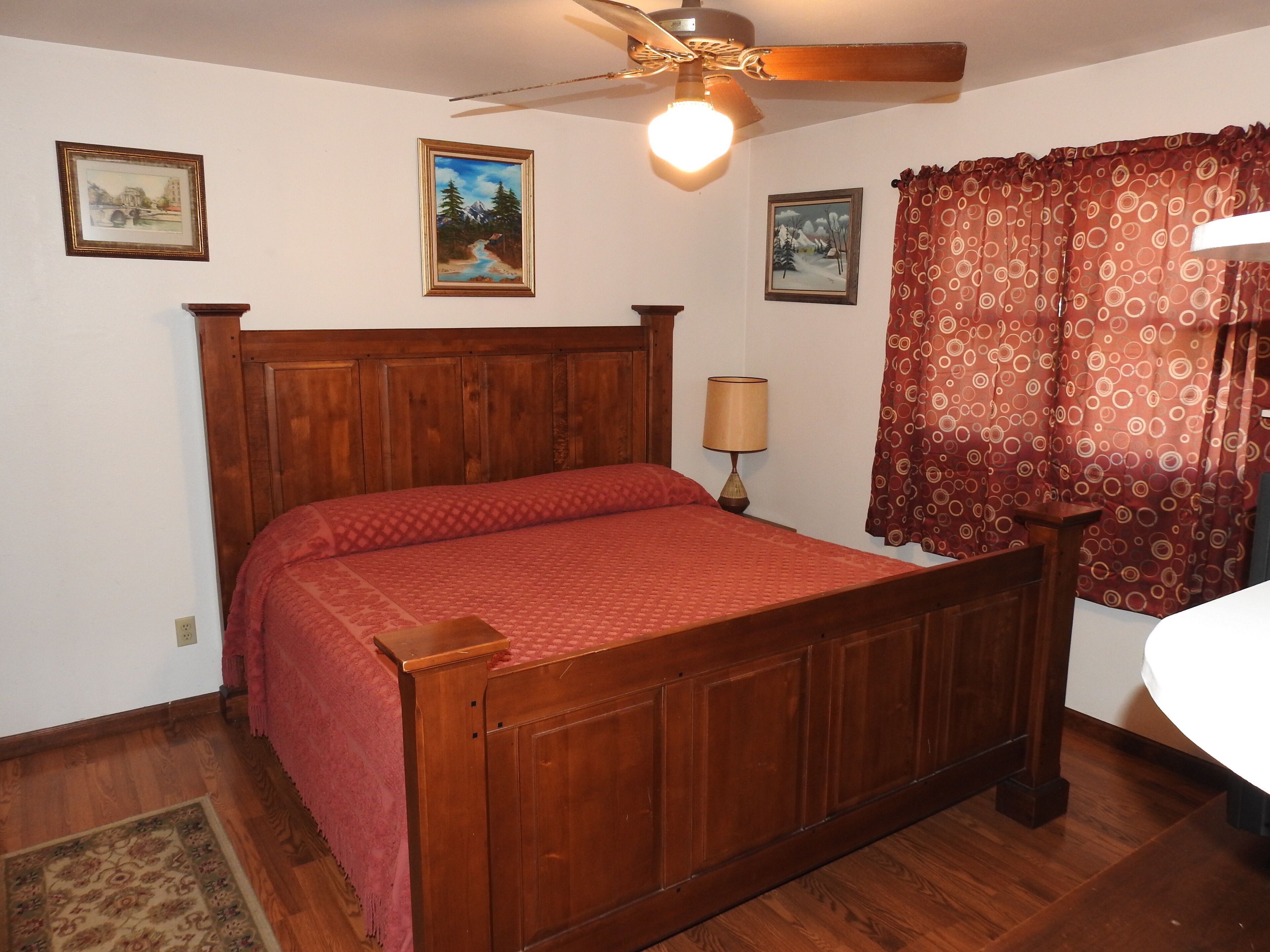 1 sovrum och sängkläder