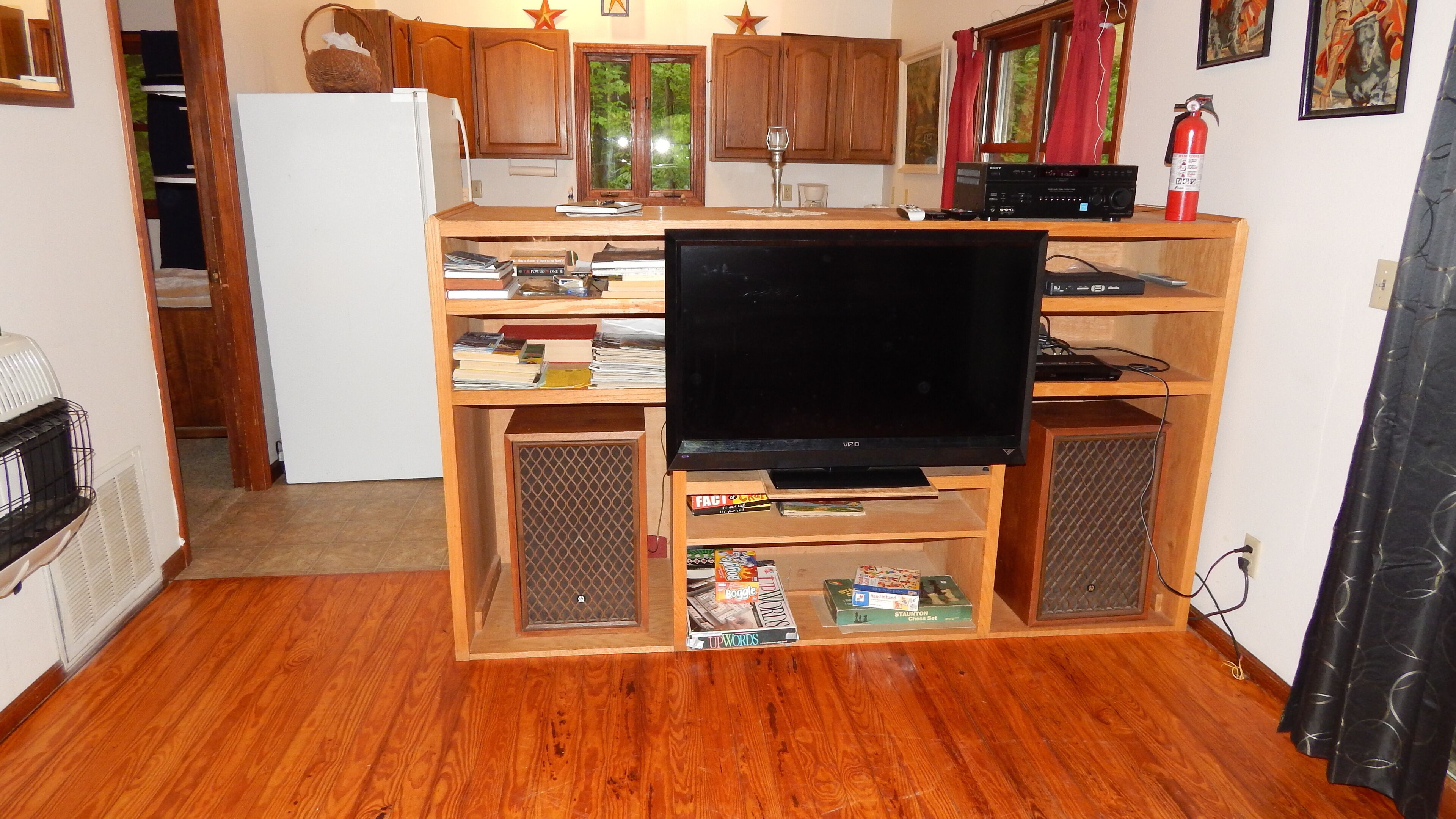 Pine Cabin on 30 Acres! 1 mi. from Carbondale, IL & SIUC Campus