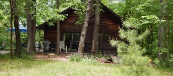 Pine Cabin on 30 Acres! 1 mi. from Carbondale, IL & SIUC Campus