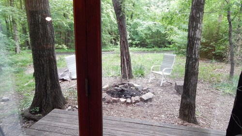 Pine Cabin on 30 Acres! 1 mi. from Carbondale, IL & SIUC Campus