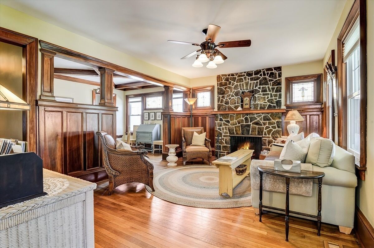 Restored Craftsman (Add'l Carriage House -1309761) Badges, Towels, Linens