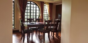 Dining - Spacious and Magnificent Villa with Mature Private Gardens (Nairobi)