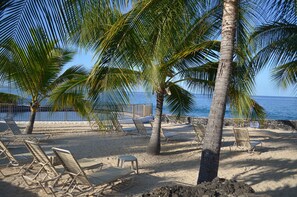 Beach nearby, sun-loungers, beach towels