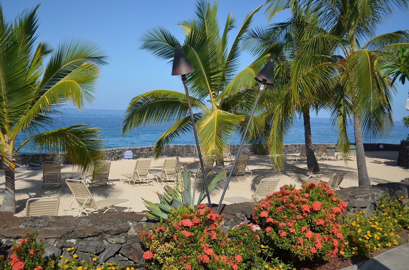 Beach nearby, sun loungers, beach towels