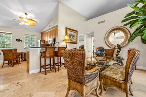 Dining - Tropical Escape at Mariner’s Club  2BR Key Largo Condo w/ Pools & Marina (Key Largo)
