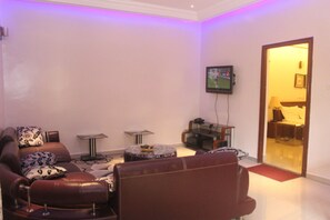 Individually decorated, individually furnished, desk, iron/ironing board - Beautiful Gate Hotel (Cotonou)