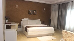 Business Room, 1 King Bed, Non Smoking | Desk, iron/ironing board (on request), cribs (free), WiFi (free) - Beautiful Gate Hotel (Cotonou)