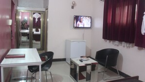 Standard Room, 1 Large Twin Bed, Non Smoking | Desk, iron/ironing board (on request), cribs (free), WiFi (free) - Beautiful Gate Hotel (Cotonou)