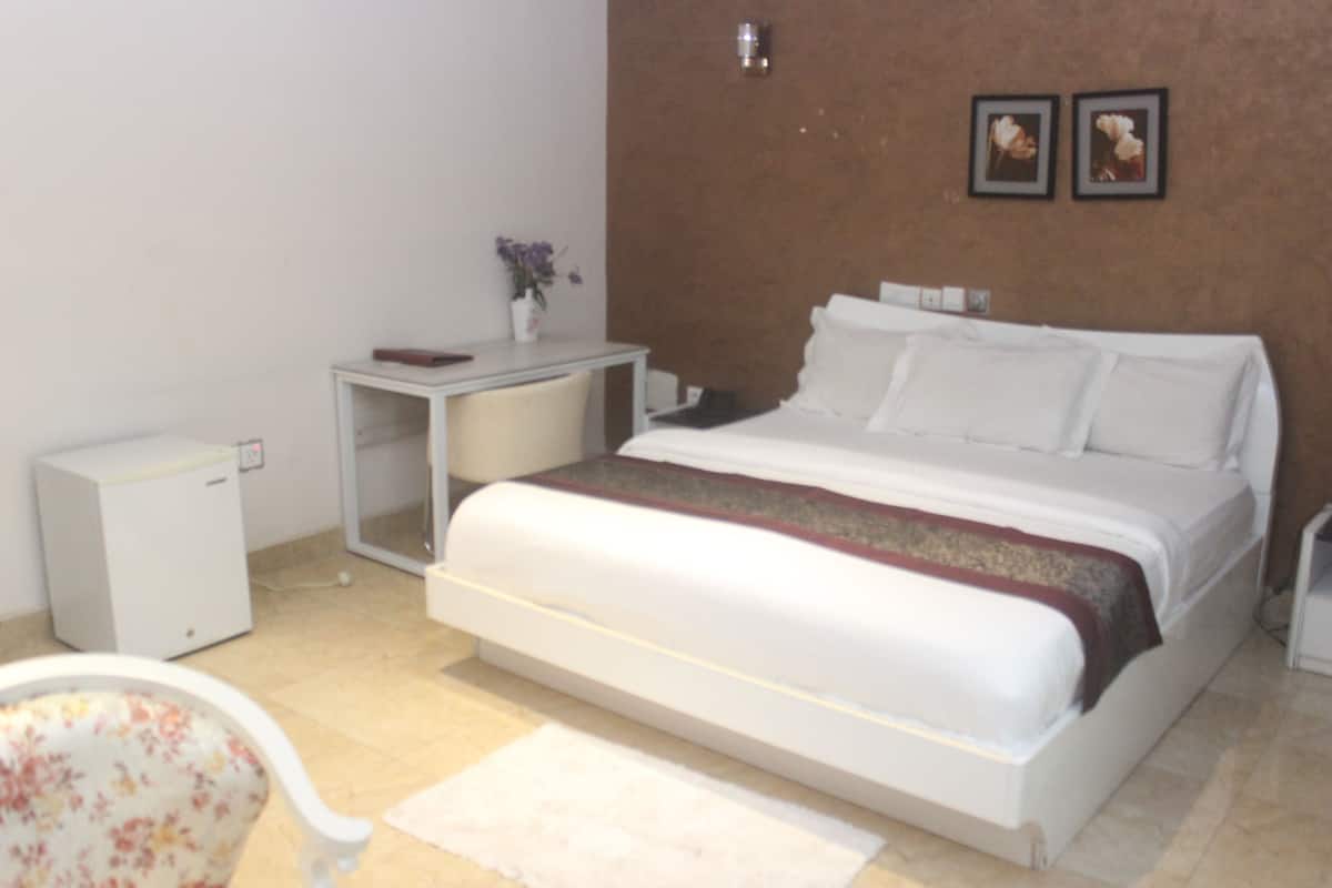 Business Room, 1 King Bed, Non Smoking