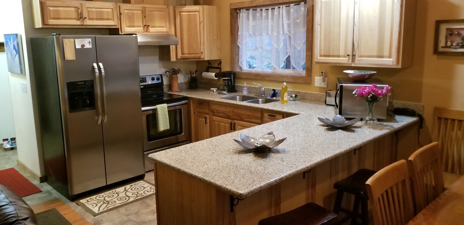 Forest Ridge Chalet, New Hot Tub, Wifi, Fireplace, Ski White Pass