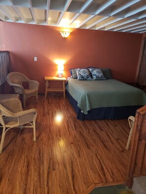 2 slaapkamers, een strijkplank/strijkijzer, gratis wifi, beddengoed