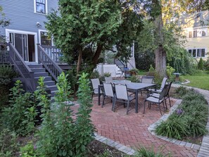 Outdoor dining - 15 minutes to Historic Sights and World Cup Transport. (Boston)