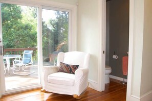 Smart TV, fireplace, books, video library