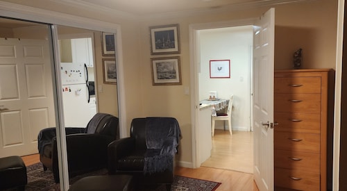 Wonderful Newly Remodeled Studio 