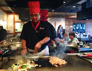 Dining - FAMILY REUNION TIME!!!!! HUGE POOL & WALKING DISTANCE TO VANDERBILT BEACH!!!!!! (Naples)