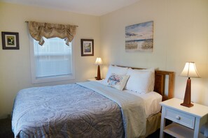 3 bedrooms, iron/ironing board, WiFi, bed sheets - Oceanfront home in Roads End. Low bank, 1-story, great views, easy beach access! (Lincoln City)