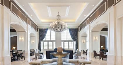 5 STAR TOP FLOOR CONDO WITH AMAZING GOLF VIEWS!