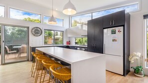Dishwasher - Central Park - modern family home (Port Fairy)
