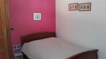 Double Room, Shared Bathroom | Individually decorated, individually furnished, desk, iron/ironing board