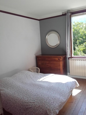Chambre Double, salle de bains commune