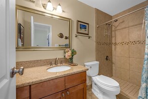 Secador de pelo y toallas