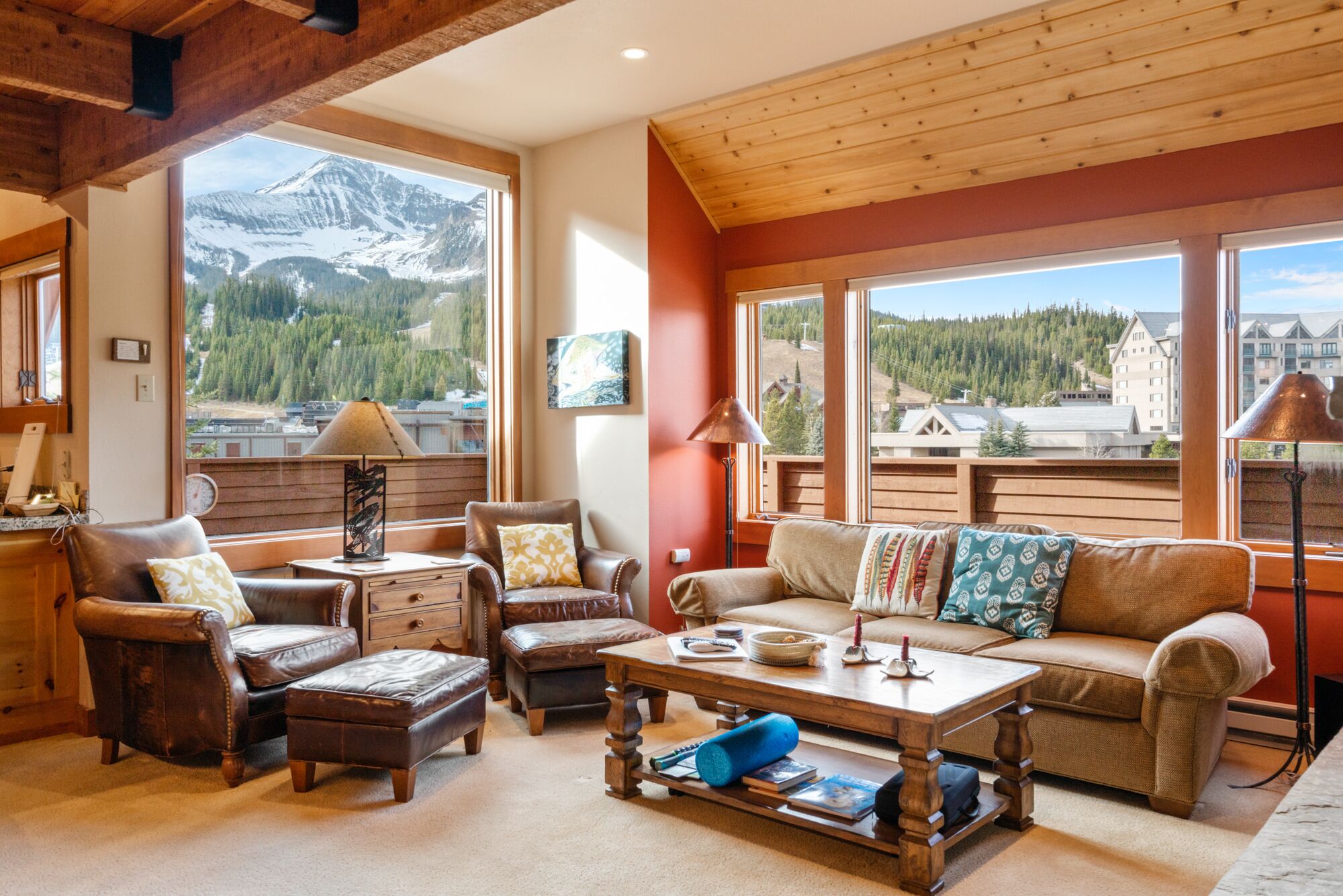 Dunn's Den • Ski-in/Ski-out Arrowhead Chalet • Easy walk to Big Sky Resort!