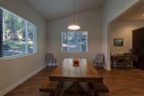 Dining - Boulder Ridge (Yosemite National Park)