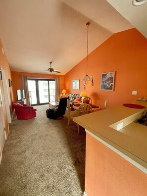 Smart TV, books - Best Value on the Beach - Weekly/Monthly Rental Discounted (Orange Beach)