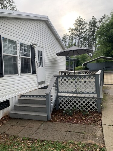 Leon’s Retreat😀 5⭐️Lake Seminole•fishing🎣•spacious home near Big Jim’s!