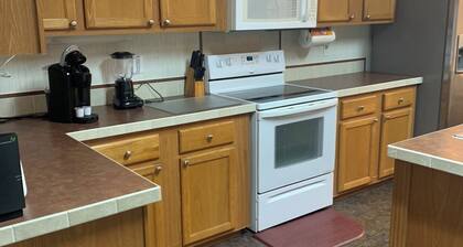 Leon’s Retreat😀 5⭐️Lake Seminole•fishing🎣•spacious home near Big Jim’s!