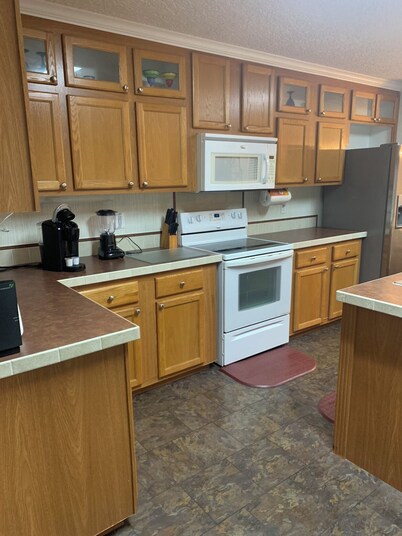 Leon’s Retreat😀 5⭐️Lake Seminole•fishing🎣•spacious home near Big Jim’s!