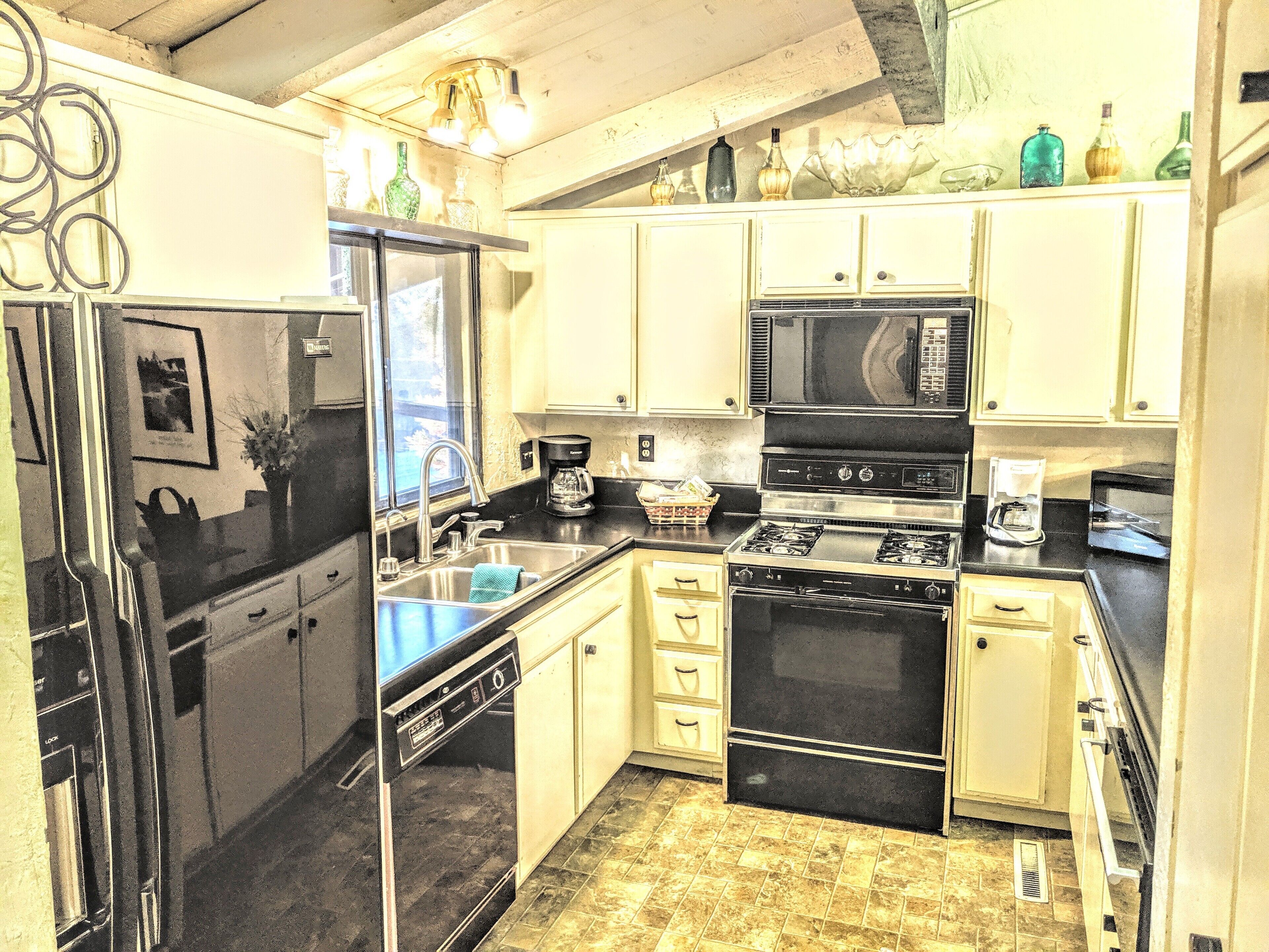 Roomy & Bright Townhouse at the Base of Snow Summit Ski Resort!