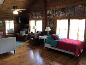 2 soverom, strykejern/-brett, internettilgang og sengetøy