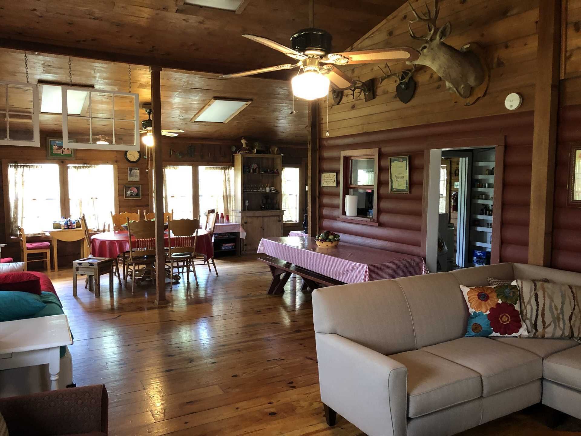 Fernseher, Kamin, DVD-Player, Stereoanlage