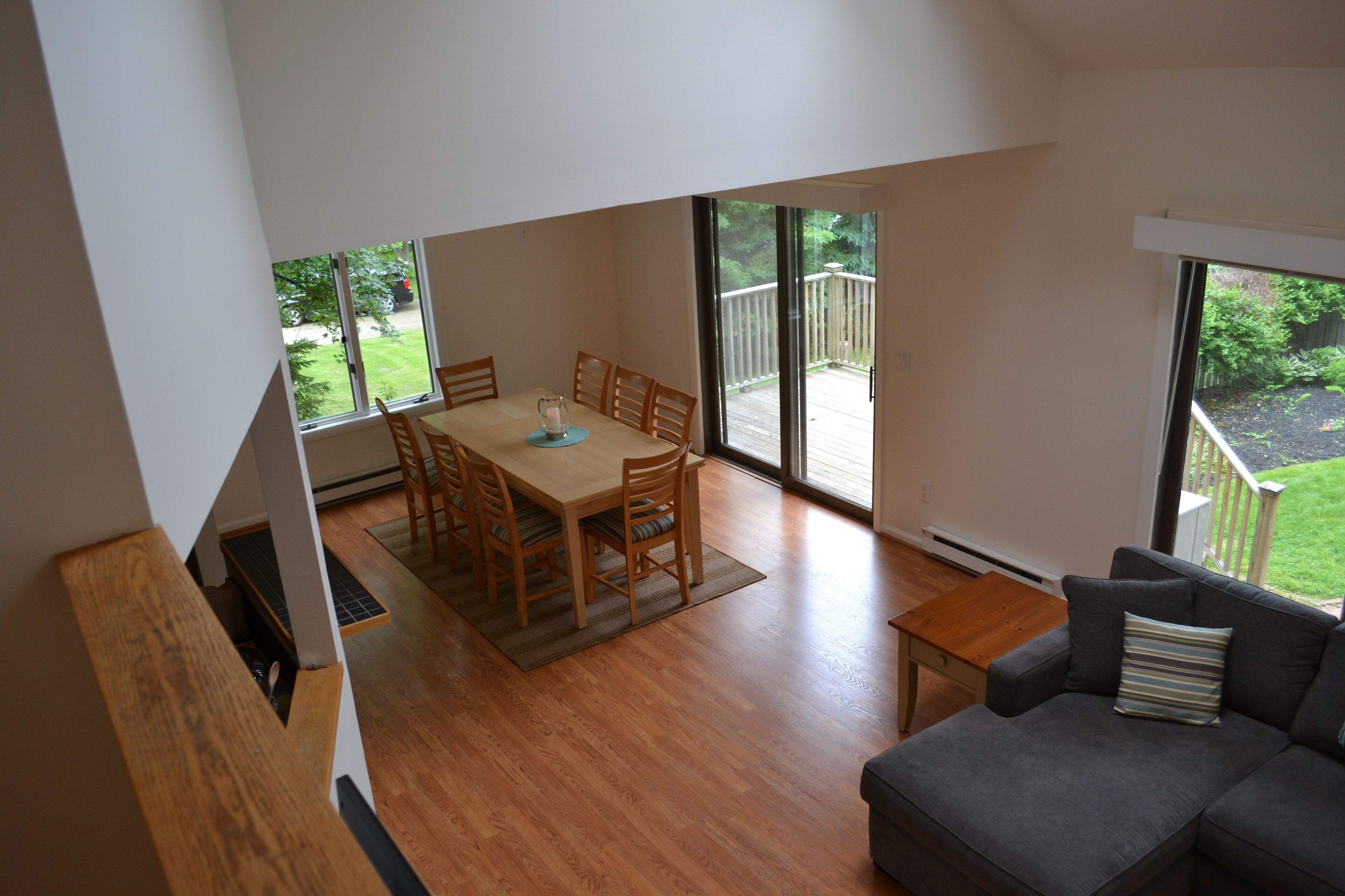 Beautiful 5 Bedroom on the Newport Line; Minutes to Beaches & Downtown Newport!