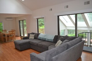 Smart TV, DVD player, table tennis, books