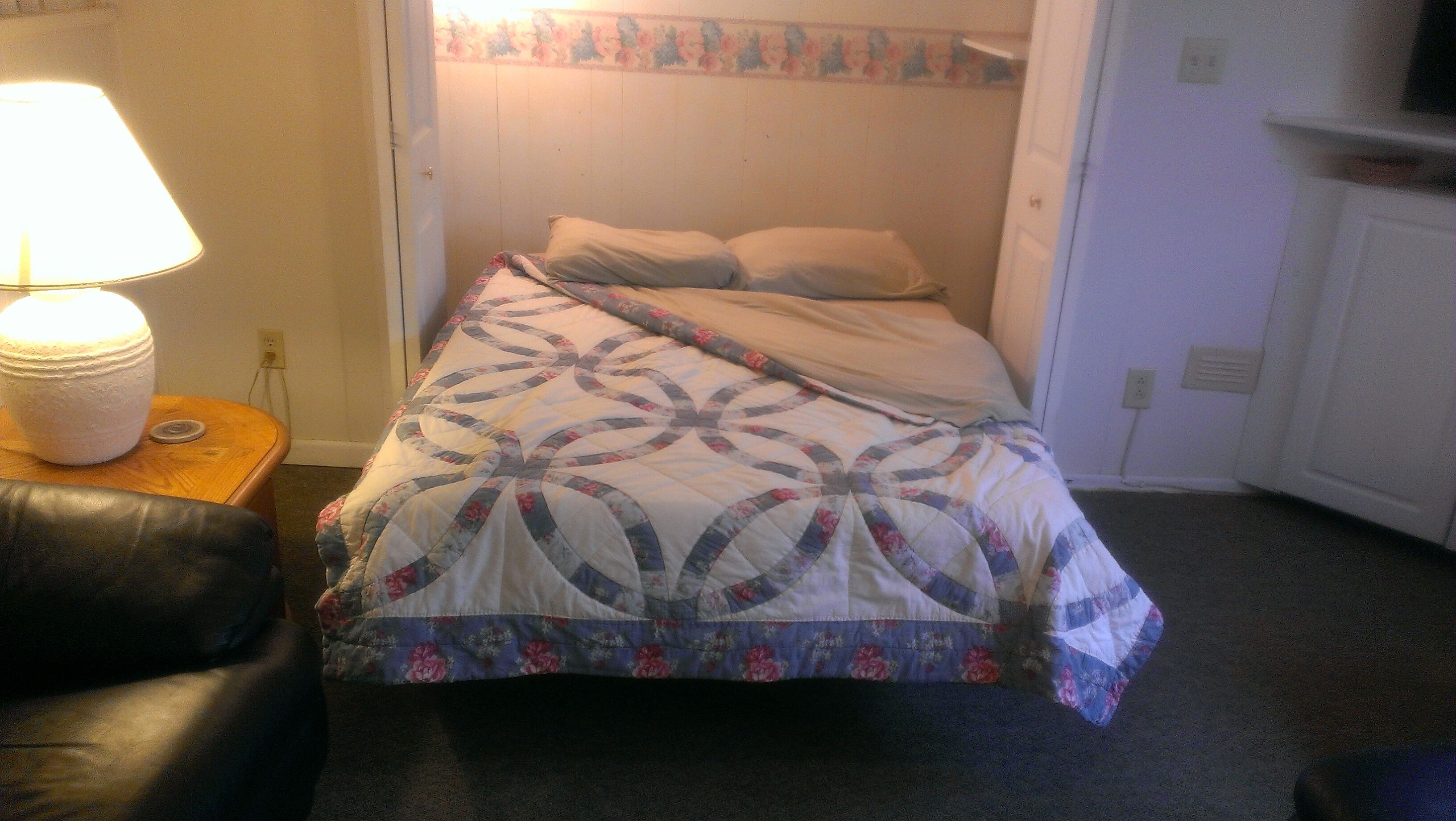 Stay in the "Gone Girl" neighborhood