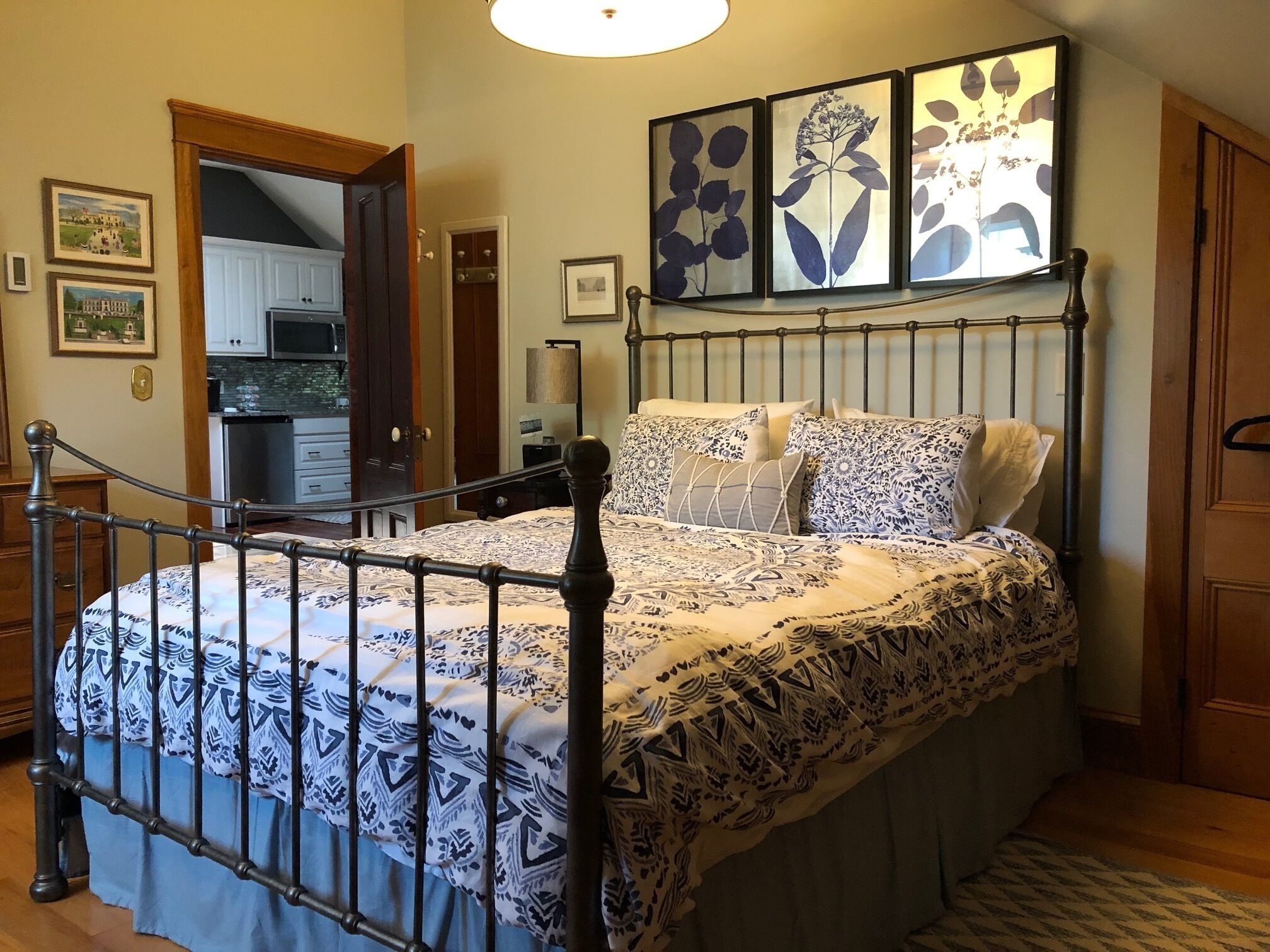 Perfect Location, Walk to Harbor or Downtown