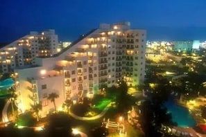 Exterior - In the middle of the fun CLOSE TO UNIVERSAL International drive 2 bedroom suite (Orlando)