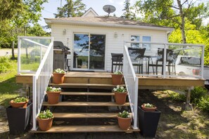 Terrace/patio - Lakefront Cottage in Manitou Beach - Three Bedroom Cottage, Sleeps 8 (Manitou Beach)