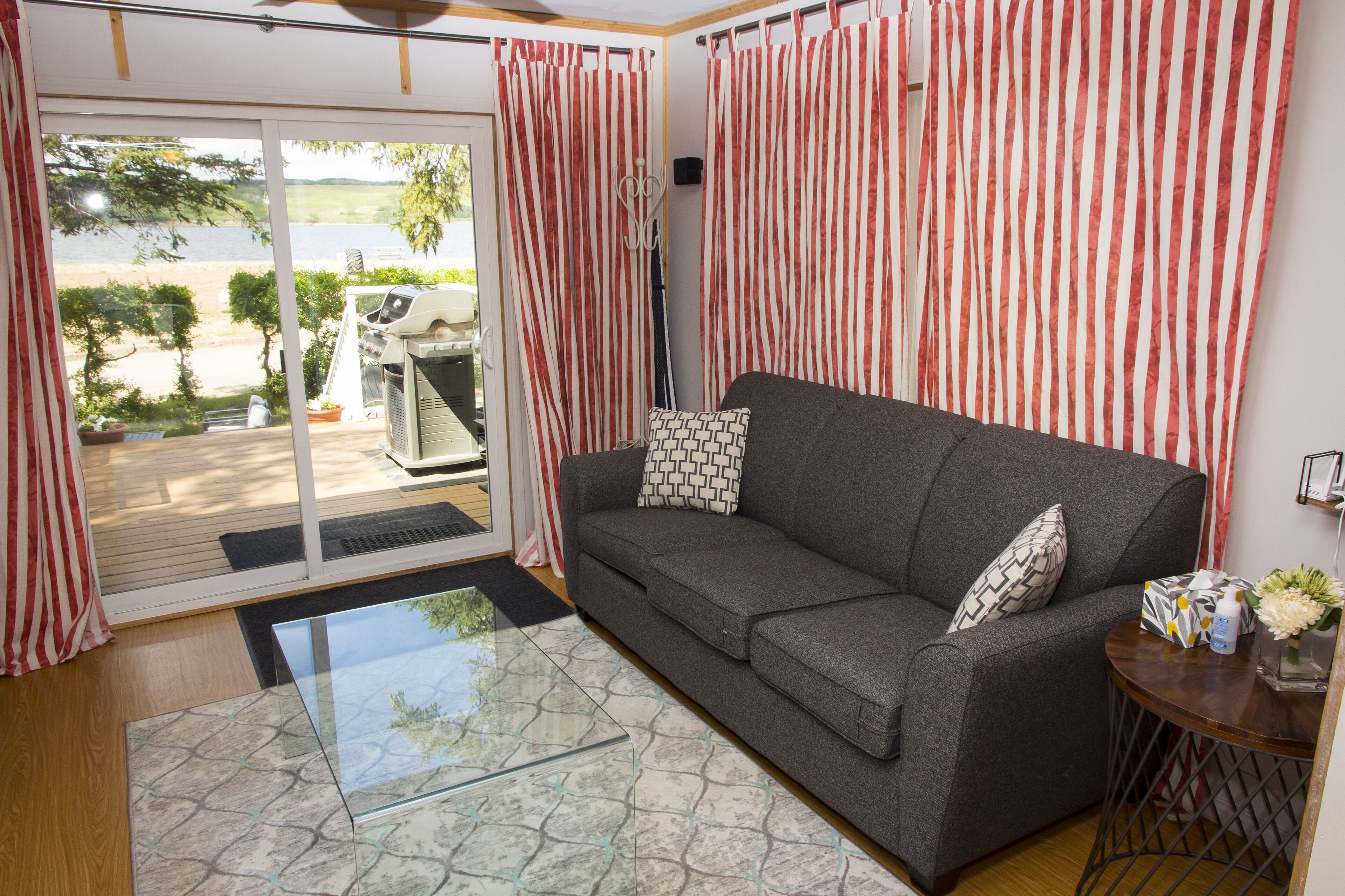 Lakefront Cottage in Manitou Beach - Three Bedroom Cottage, Sleeps 10